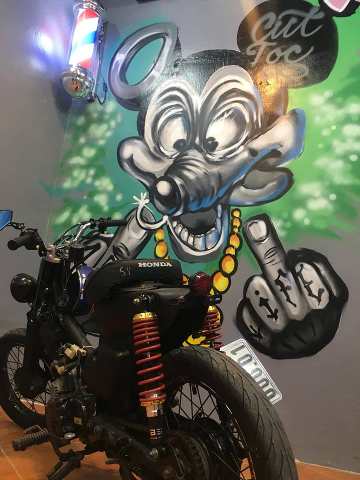 Trang trí tranh tường Graffiti cho MouseBarberShop